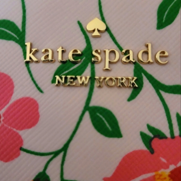 NWT Kate Spade Strawberry Garden Medium Wristlet - Picture 5 of 10